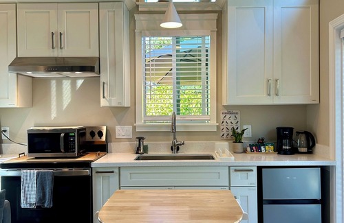 Upper Dimond Casa | 2-Bed Tiny Home Retreat in Urban Oasis — Kolibrie Huis Near SF & Lake Merritt