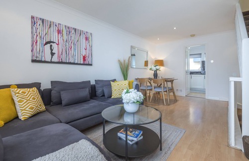 Bow Casa | 2 Bed Town House With Garden in Hackney, London