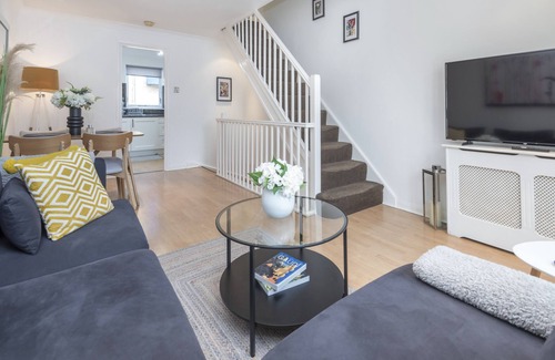 Bow Casa | 2 Bed Town House With Garden in Hackney, London