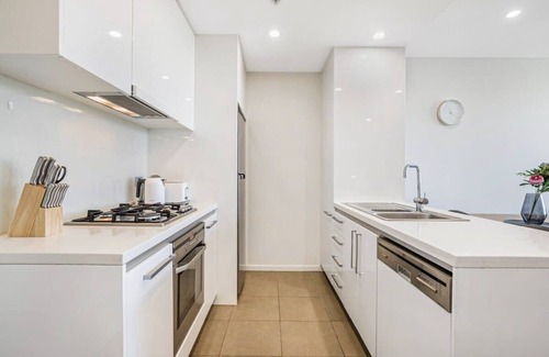 Cremorne Apartamento | 2-Bed Unit with Parking, Balcony and Pool near CBD