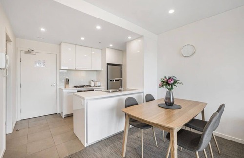 Cremorne Apartamento | 2-Bed Unit with Parking, Balcony and Pool near CBD