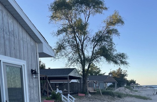 Oscoda Complejo | 2 bedroom cottage on lake huron