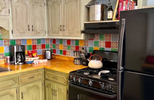 Las Cruces Casa | 2 bed with W/D, pets ok, 5 min to Farmers Market