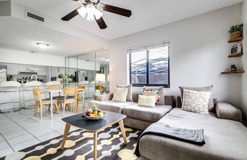 Coral Terrace Casa | 2 Bed2 Bath House with Backyard Jacuzzi
