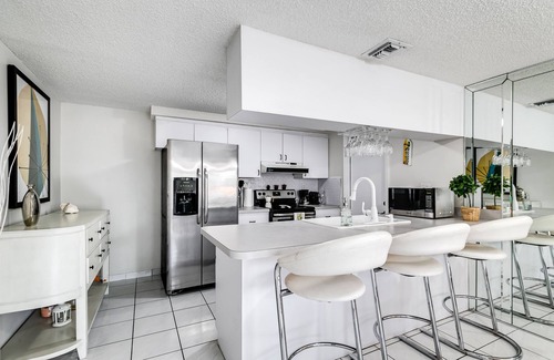 Coral Terrace Casa | 2 Bed2 Bath House with Backyard Jacuzzi