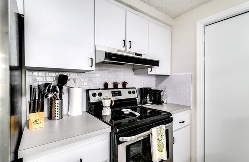 Coral Terrace Casa | 2 Bed2 Bath House with Backyard Jacuzzi