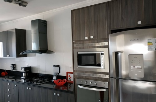 Vila Assuncao Apartamento | 2-bedr. apartment, 1 min. from the beach, balcony w/ barbecue, Wi-Fi