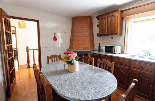 Tarouquela Cabaña | 2-bedr. farm with garden near Praia Fluvial and Cinfães in Tarouquela/With key safe