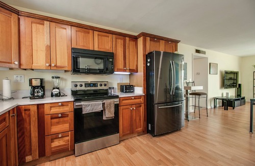 Fashion Square Condominio | 2 Bedrm Condo in Heart of Old Town
