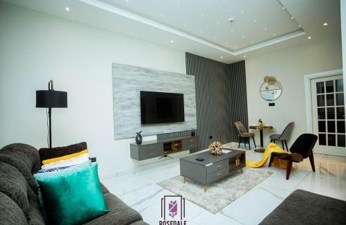 North Legon Apartamento | 2-BEDRM URBAN Elegance at The Rosedale Apartments