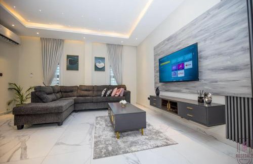 North Legon Apartamento | 2-BEDRM URBAN Elegance at The Rosedale Apartments