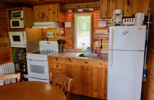 Port Severn Cabaña | 2 BEDRM WATERFRONT COTTAGE, CANOE, KAYAKS, WIFI