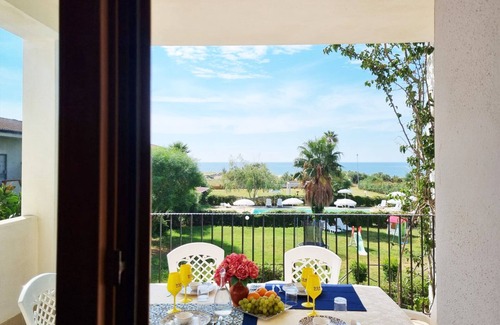 Capo Rizzuto Apartamento | Apartamento de tres habitaciones con vista al mar | Residencia Barko Le Castella