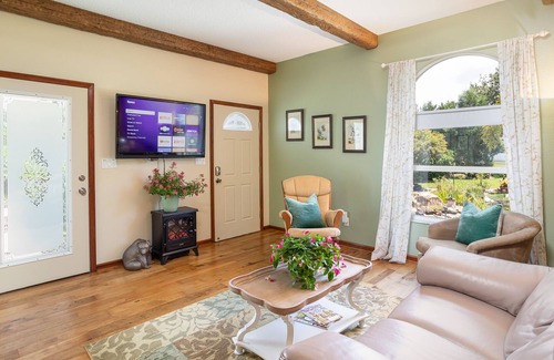 Westchase Cabaña | 2 bedroom, 1.5 bath, cottage, close to airport, beaches and attractions