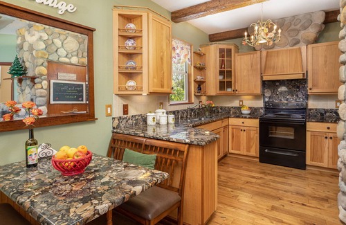 Westchase Cabaña | 2 bedroom, 1.5 bath, cottage, close to airport, beaches and attractions
