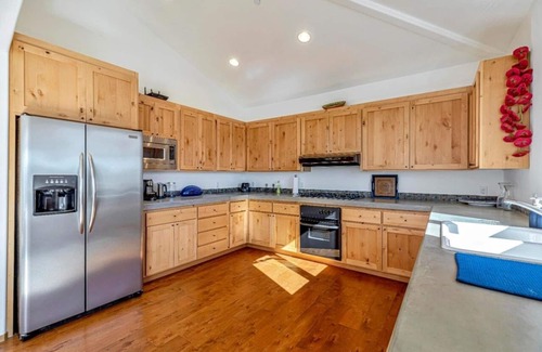 Soquel Apartamento | 2 Bedroom 1.5 Bathroom. Fully furnished. With Pool and Hot Tub Access.