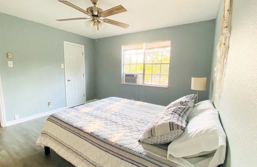 Knoxville Apartamento | 2 bedroom/1 bath apartment. Top floor. 10 minutes from downtown Knoxville, TN.