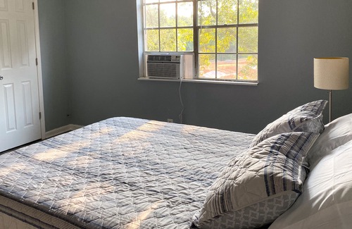 Knoxville Apartamento | 2 bedroom/1 bath apartment. Top floor. 10 minutes from downtown Knoxville, TN.