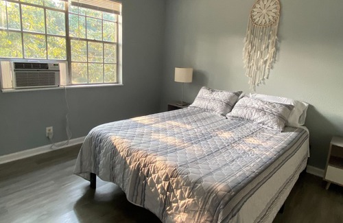 Knoxville Apartamento | 2 bedroom/1 bath apartment. Top floor. 10 minutes from downtown Knoxville, TN.