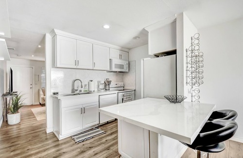 Northeast Anaheim Condominio | 2 bedroom 1 bath beautiful condo in Placentia with WiFi, AC and two car garage
