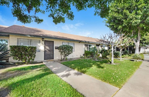 Northeast Anaheim Condominio | 2 bedroom 1 bath beautiful condo in Placentia with WiFi, AC and two car garage