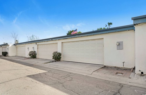 Northeast Anaheim Condominio | 2 bedroom 1 bath beautiful condo in Placentia with WiFi, AC and two car garage