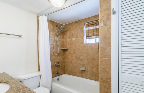 Neptune Beach Casa | Duplex de 2 dormitorios y 1 baño A pocos pasos de la playa con piscina