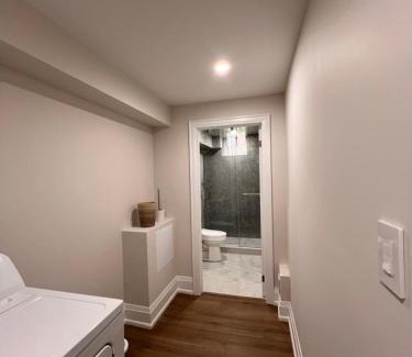 Richmond Hill Apartamento | 2 Bedroom 1 Parking Basement Unit