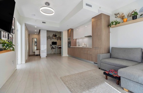 Mount Pleasant Condominio | 2 bedroom, 1 parking in the heart of Mt Pleasant