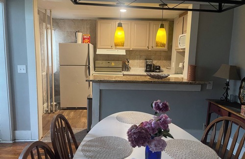 Des Moines Apartamento | 2-bedroom 19th centry Victorian apartment Des Moines with AC, WiFi