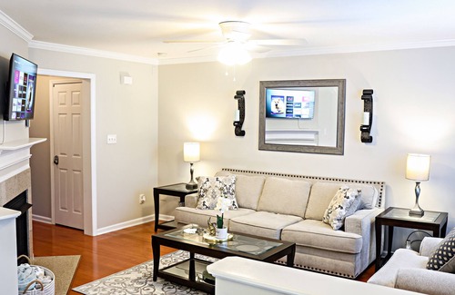 Brier Creek Country Club Casa | 2 Bedroom 2.5 Baths: Elegant Retreat with Cozy Workspace, Perfect for Families!