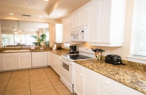 Bradenton Beach Hotel | 2 Bedroom, 2 Bathroom Deluxe Partial Bay View. NO PETS