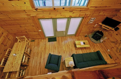Blue Jay Cabina | 2 Bedroom 2 Bath Cabin (Beaver, WV)