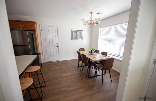 Caney Casa | 2-Bedroom 2-Bath Modern Duplex