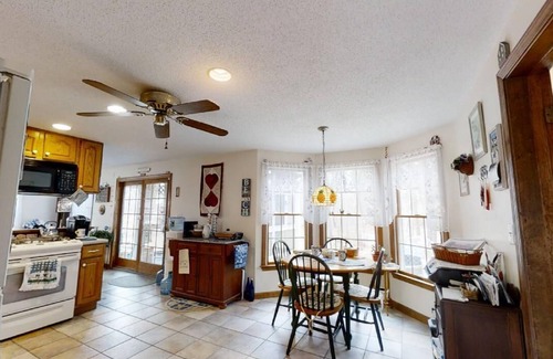 North Eastham Casa | 2 bedroom 2 bath one mile from beaches