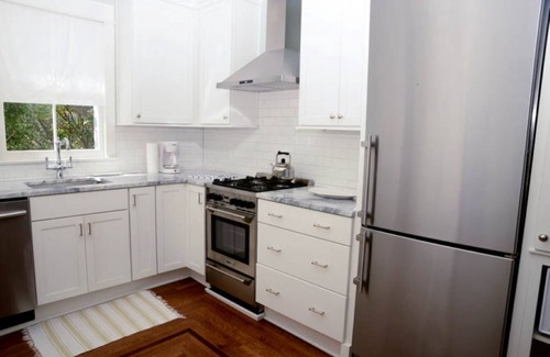 Harleston Village Cama Y Desayuno | Elegante 2 dormitorio, 2 lujosa cabina de ducha, cocina gourmet