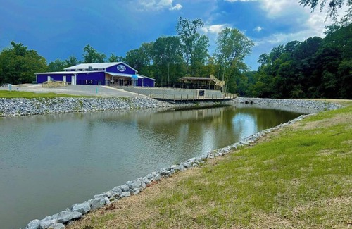 Gadsden Alquiler De RV | 2-bedroom 2- Bath with Loft camper in charming Gadsden with Wi-Fi, AC, and pool.