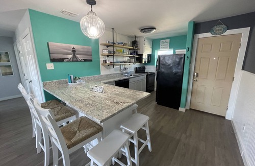 Port Aransas Condominio | 2 bedroom 2 bathroom condo at Sea Isle Village with beach access and gulf view.