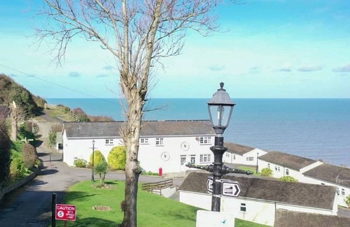 Aberaeron Chalet De Esquí | 2 bedroom accommodation in Gilfach-Yr-Halen