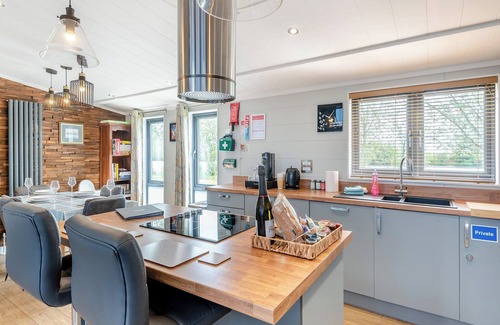 Frognall Cabaña | Alojamiento de 2 habitaciones en Tallington Lakes
