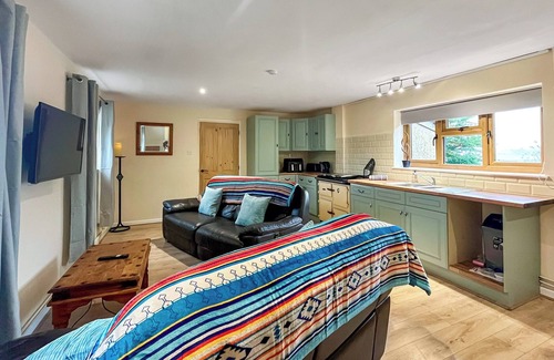 Compton Martin Cabaña | 2 bedroom accommodation in Priddy, near Wells