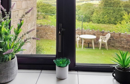 Hollow Meadows Cabaña | 2 bedroom accommodation in Dungworth, near Sheffield
