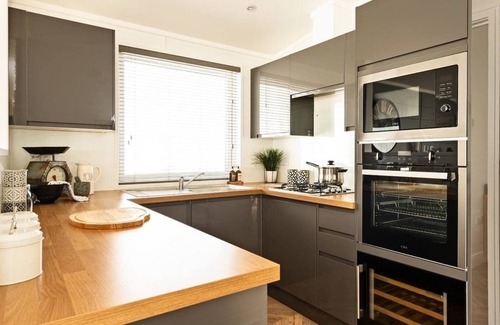 Shepton Mallet Chalet De Esquí | Alojamiento de 2 habitaciones en Midsomer House, East Compton