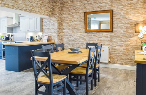 Overton-on-dee Cabaña | 2 bedroom accommodation in Eyton Wrexham