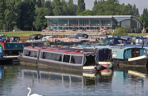 Great Houghton Cabina | 2 bedroom accommodation in Great Billing