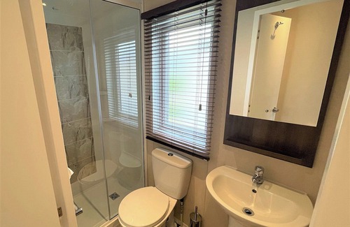 Great Houghton Cabina | 2 bedroom accommodation in Great Billing
