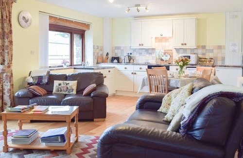 Haverfordwest Cabaña | 2 bedroom accommodation in Haverfordwest, near Narberth