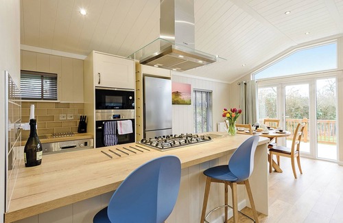 Holton Heath Chalet De Esquí | 2 bedroom accommodation in Holton Heath