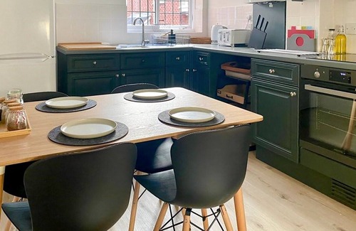 Much Wenlock Cabaña | 2 bedroom accommodation in Much Wenlock, near Telford