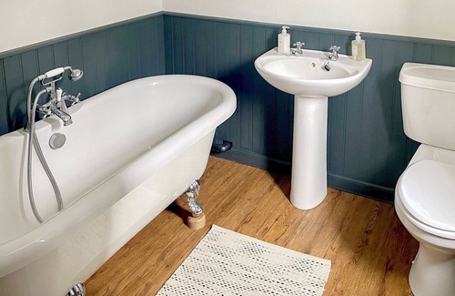 Much Wenlock Cabaña | 2 bedroom accommodation in Much Wenlock, near Telford